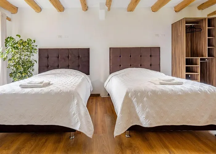 Villa En Valle Sagrado, Vistas A La Catarata, Montanas, Con Jacuzzi Y Sauna Calca
